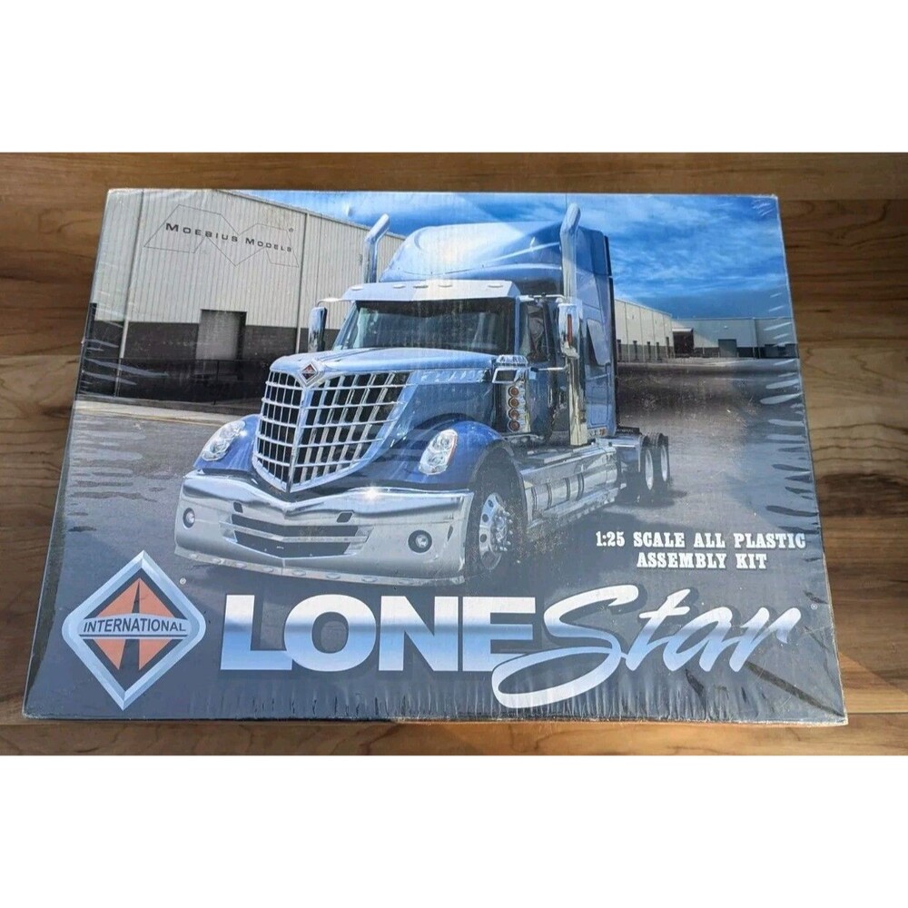 Moebius 1:25 International Lonestar Semi Truck, factory sealed - READ!